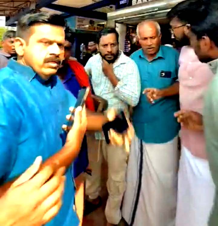 യുഡിഎഫ് പ്രവര്‍ത്തകരെ മര്‍ദ്ദിച്ചെന്നാരോപണം: ചെറുവത്തൂരില്‍ സന്ദീപ് വാര്യരും ഇടതുമുന്നണി പ്രവര്‍ത്തകരും തമ്മില്‍ വാക്കേററം